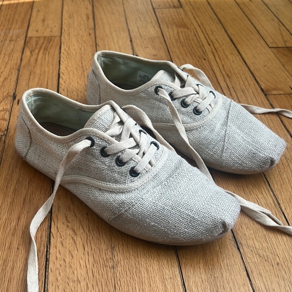 Tom’s Canvas Lace-ups - Picture 1 of 4